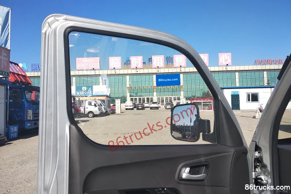 Foton Xiangling M2 version combat 2,0 L 144 ch 4X2(6 roues) essence 2,7 m camion plateau léger à cabine double (1) | 86Trucks