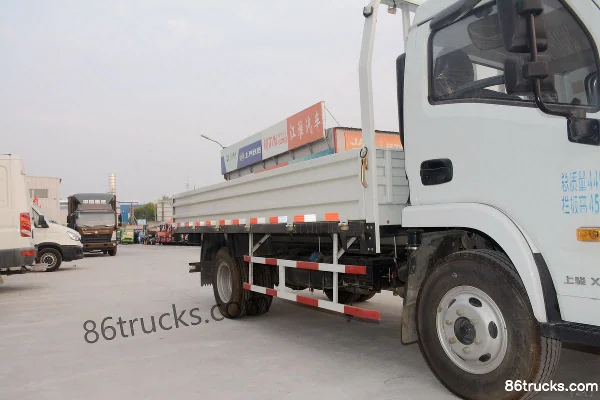 Yuejin Shangjun X100-33 112 hp 4X2(6 wheels) 4.18m single-row flatbed light truck Body (3) | 86Trucks