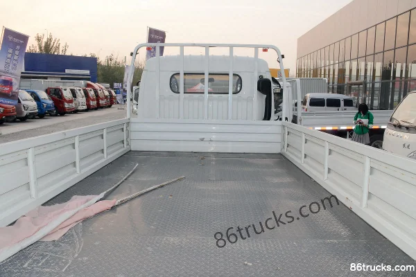 Yuejin Shangjun X100-33 112 hp 4X2(6 wheels) 4.18m single-row flatbed light truck Body (1) | 86Trucks