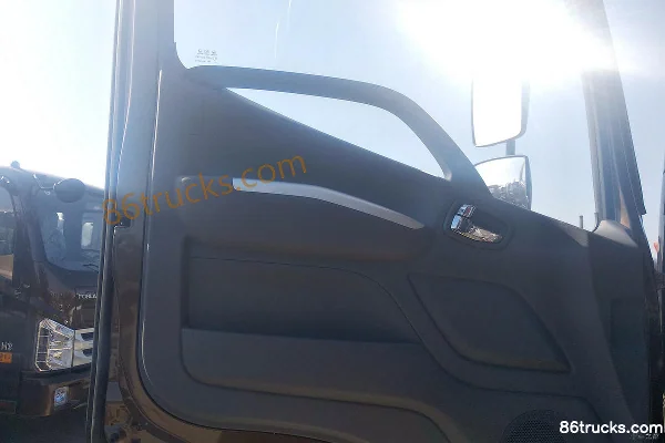 Foton Ruowo ES3 190hp 4X2(6 wheels) 3.84m semi-row flatbed light truck (China VI) Cab (3) | 86Trucks