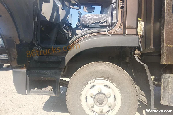 Foton Ruowo ES3 190hp 4X2(6 wheels) 3.84m semi-row flatbed light truck (China VI) Cab (1) | 86Trucks