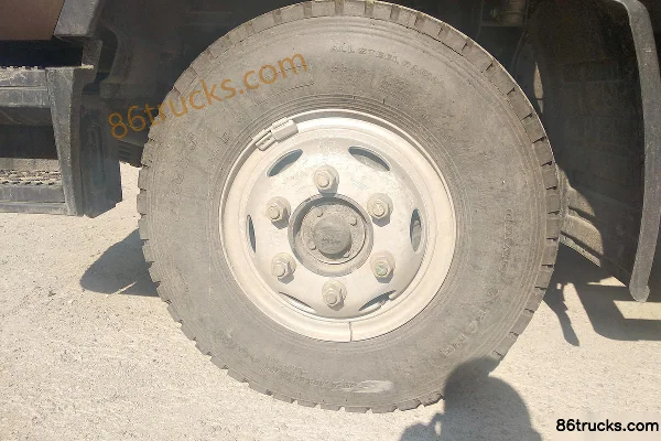 Foton Ruowo ES3 190hp 4X2(6 wheels) 3.84m semi-row flatbed light truck (China VI) Chassis (1) | 86Trucks