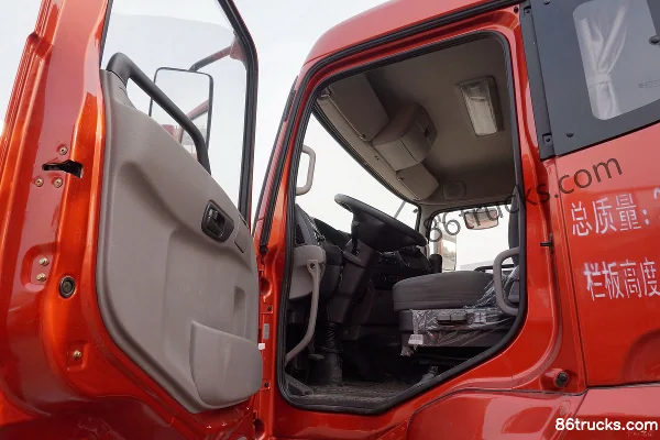 Dongfeng Commercial Vehicle Tianlong Heavy Truck 315hp 8X4(12 wheels) 9.6m Stake Truck (High Roof) Cab (2) | 86Trucks
