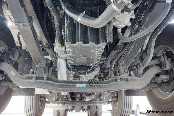 Dongfeng Commercial Vehicle Tianlong Heavy Truck 315hp 8X4(12 wheels) 9.6m Stake Truck (High Roof) Chassis (2) | 86Trucks