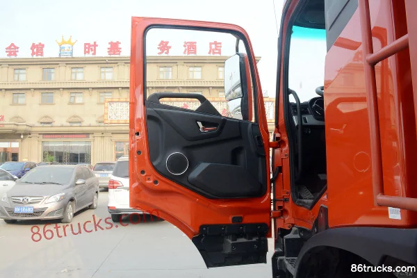 Dongfeng Commercial Vehicle Tianjin KR 180 hp 4X2(6 wheels) 5.8m half-row stake truck Cab (1) | 86Trucks