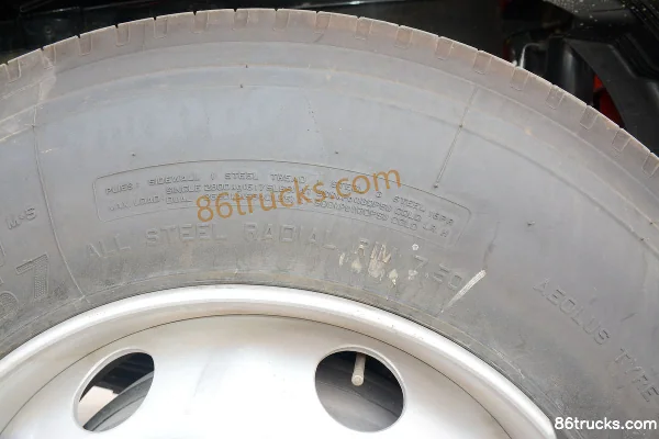 Dongfeng Commercial Vehicle Tianjin KR 180 hp 4X2(6 wheels) 5.8m half-row stake truck Chassis (3) | 86Trucks