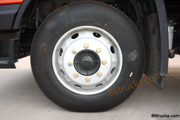 Dongfeng Commercial Vehicle Tianjin KR 180 hp 4X2(6 wheels) 5.8m half-row stake truck Chassis (2) | 86Trucks