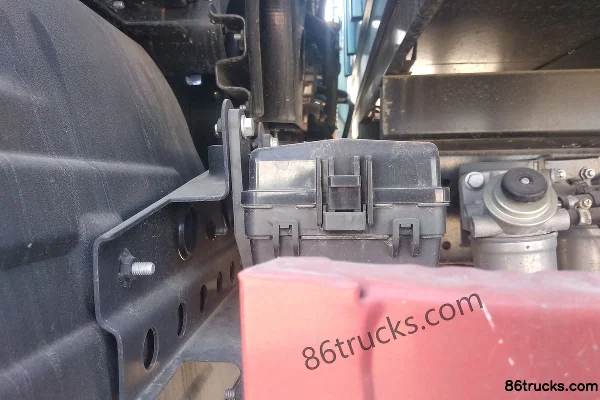 Yuejin Chaoyue C500-33 150 hp 4X2(6 wheels) 4.14m single-row flatbed truck Chassis (3) | 86Trucks