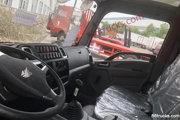 Sinotruk HOWO H3 129 ch 4X2(6 roues) camion plateau Cabine (1) | 86Trucks