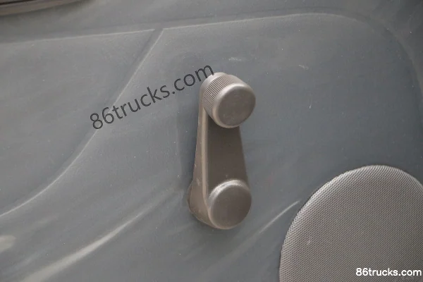 Wuling Rongguang Mini Truck 1.2L 82hp 4X2(6 wheels) gasoline 2m double-row mini truck Cab (3) | 86Trucks