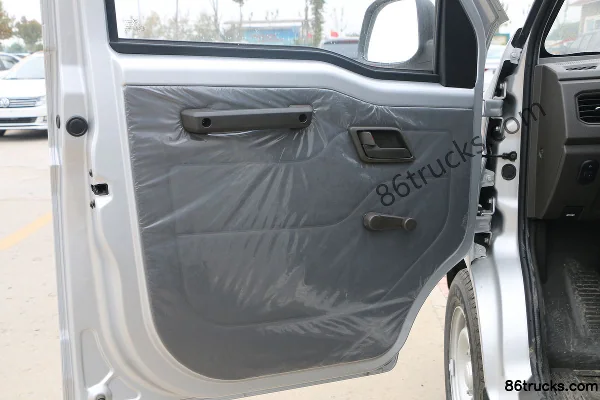 Wuling Rongguang Xinka 1.5L 107 hp 4X2(6 wheels) Gasoline 3.15 m Single Row Flatbed Mini Truck Cab (1) | 86Trucks