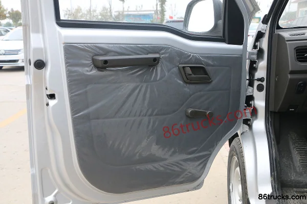 Wuling Rongguang Xinka 1.5L 107 hp 4X2(6 wheels) Gasoline 3.15 m Single Row Flatbed Mini Truck Cab (1) | 86Trucks