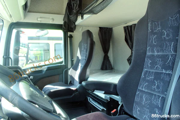 FAW Jiefang J7 Heavy Truck Luxury 550hp 6X2R AMT Automatic Tractor Truck Cab (3) | 86Trucks