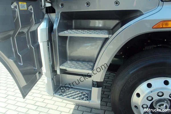 FAW Jiefang J7 Heavy Truck Luxury 550hp 6X2R AMT Automatic Tractor Truck Cab (1) | 86Trucks