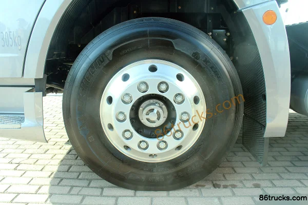 FAW Jiefang J7 Heavy Truck Luxury 550hp 6X2R AMT Automatic Tractor Truck Chassis (3) | 86Trucks