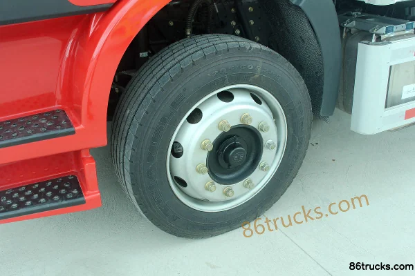 FAW Jiefang J6L Medium Truck 2020 Value Edition Cold Region 240hp 4X2(6 wheels) 9.7m Van Cargo Truck Chassis (1) | 86Trucks