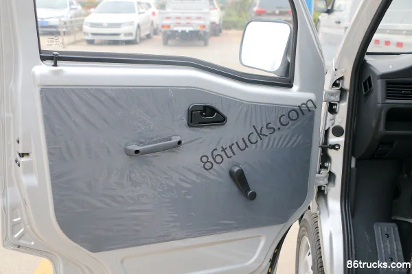 Wuling Sunshine 1.2L 82hp 4X2(6 wheels) Gasoline 2.501m Single Row Mini Truck Cab (1) | 86Trucks