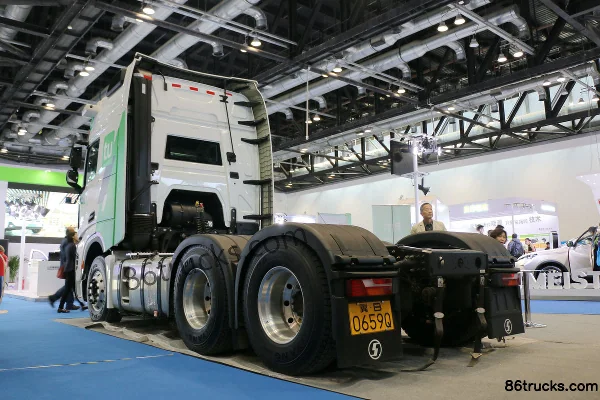 TuSimple 550hp 6X4(10 wheels) Autonomous Tractor Truck Exterior (3) | 86Trucks