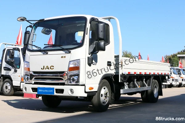 JAC Shuailing K340 Fashion Edition 130hp 4X2(6 wheels) 4.23m Single Row Flatbed Light Truck Exterior (3) | 86Trucks