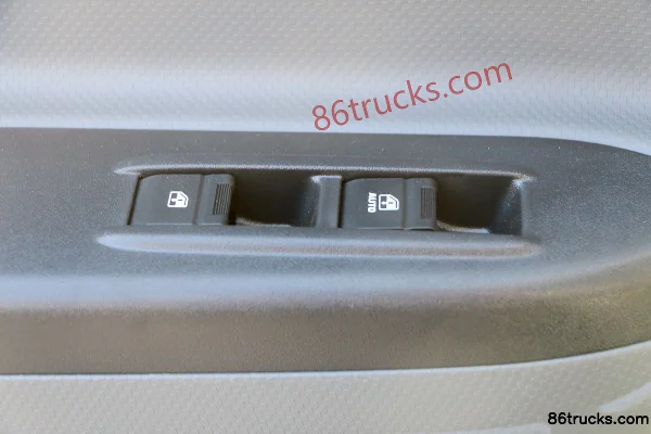 JAC Shuailing K340 Fashion Edition 130hp 4X2(6 wheels) 4.23m Single Row Flatbed Light Truck Cab (2) | 86Trucks