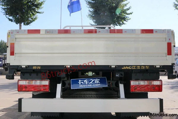 JAC Shuailing Q3 Style 152 ch 4X2(6 roues) camion léger à plateau 3,9 m cabine avancée Carrosserie (1) | 86Trucks