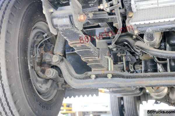 JMC Shunda Wide Body Standard Edition 109 hp 4X2(6 wheels) 3.7m Crew Cab Flatbed Light Truck Chassis (2) | 86Trucks