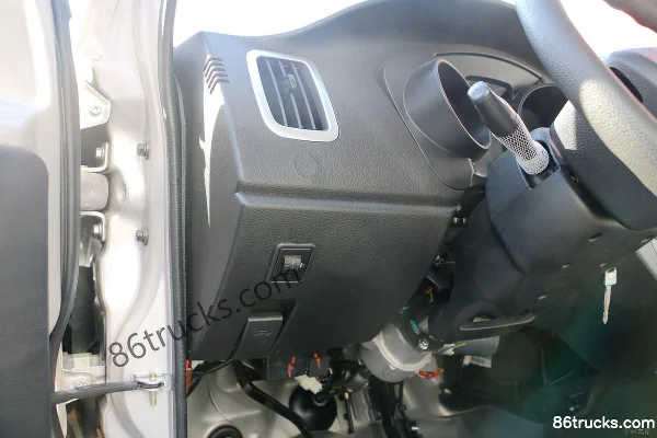 Changan Kuayue Xinbao II 1.5L 112 hp 4X2(6 wheels) 3.185m single-row van micro truck Cab (2) | 86Trucks
