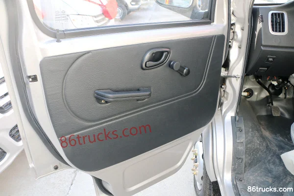 Changan Kuayue Xinbao II 1.5L 112 hp 4X2(6 wheels) 3.185m single-row van micro truck Cab (1) | 86Trucks