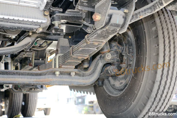 JMC Shunda Wide Body 143hp 4X2(6 wheels) 3.8m Semi-row Van Light Truck (China VI) Chassis (3) | 86Trucks