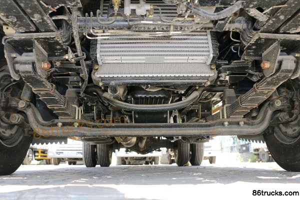 JMC Shunda Wide Body 143hp 4X2(6 wheels) 3.8m Semi-row Van Light Truck (China VI) Chassis (1) | 86Trucks