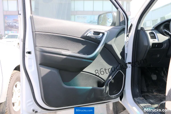 JMC Yuhu 3 2018 Advanced Shield Edition 2.5T Diesel 125hp 4WD Long Wheelbase Double Row Pickup Chassis (1) | 86Trucks