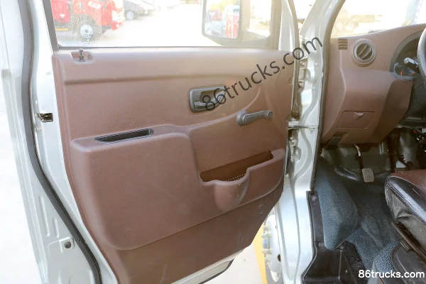 Sinotruk Wangpai W1 1.5L 102hp 4X2(6 wheels) Gasoline 3.5m Single Row Van Micro Truck Cab (1) | 86Trucks