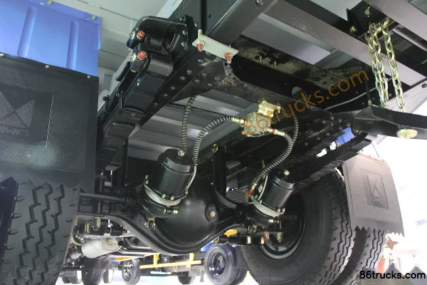 JMC Kaiwei Medium Truck 156 hp 4X2(6 wheels) 6m Single Long Van Cargo Truck Chassis (3) | 86Trucks