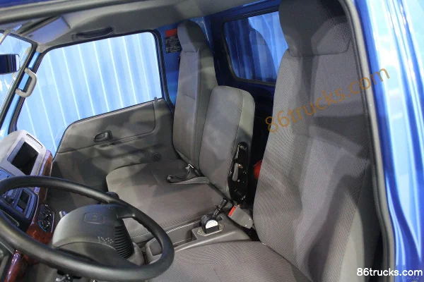 JMC Kaiwei Medium Truck 156 hp 4X2(6 wheels) 6m Single Long Van Cargo Truck Cab (3) | 86Trucks