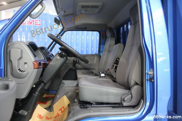 JMC Kaiwei Medium Truck 156 hp 4X2(6 wheels) 6m Single Long Van Cargo Truck Cab (2) | 86Trucks