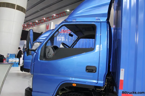 JMC Kaiwei Medium Truck 156 hp 4X2(6 wheels) 6m Single Long Van Cargo Truck Exterior (3) | 86Trucks