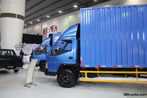 JMC Kaiwei Medium Truck 156 hp 4X2(6 wheels) 6m Single Long Van Cargo Truck Exterior (2) | 86Trucks
