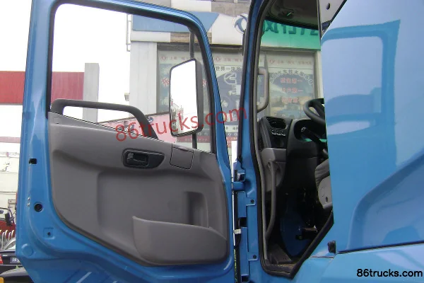 Dongfeng Commercial Vehicle Tianlong Heavy Truck 210 hp 6X2(8 wheels) 9.4m flatbed cargo truck Cab (1) | 86Trucks