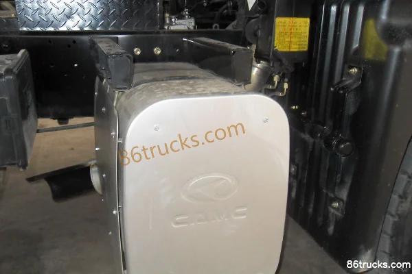 Hualing Xing Kama camion lourd 375 ch 6X4(10 roues) tracteur routier Châssis (3) | 86Trucks