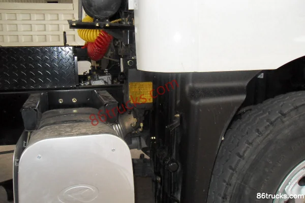 Hualing Xing Kama camion lourd 375 ch 6X4(10 roues) tracteur routier Châssis (2) | 86Trucks