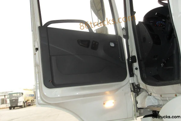Hualing Xing Kama camion lourd 375 ch 6X4(10 roues) tracteur routier Cabine (1) | 86Trucks