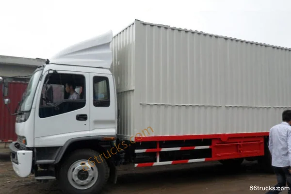 Qingling FVR Heavy Truck 240hp 4X2(6 wheels) 7.1m Van Cargo Truck Exterior (2) | 86Trucks