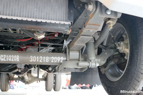 Sinotruk Wangpai W1 2.2L 112hp 4X2(6 wheels) gasoline 3.7m single-row flatbed micro truck Chassis (3) | 86Trucks