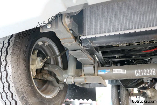 Sinotruk Wangpai W1 2.2L 112hp 4X2(6 wheels) gasoline 3.7m single-row flatbed micro truck Chassis (2) | 86Trucks