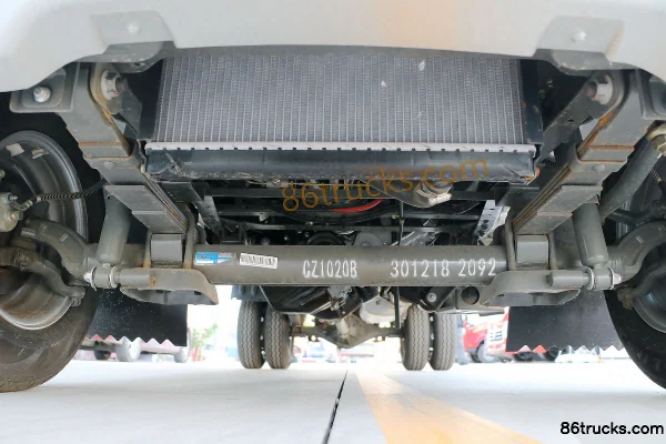 Sinotruk Wangpai W1 2.2L 112hp 4X2(6 wheels) gasoline 3.7m single-row flatbed micro truck Chassis (1) | 86Trucks