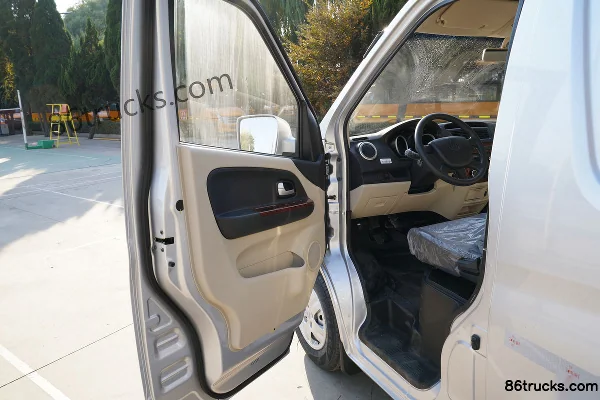 Changan Light Vehicle Ruixing M80 2018 Comfort 109 hp 2-Seat 1.5L Flat Roof Back-Door Panel Van Cab (1) | 86Trucks