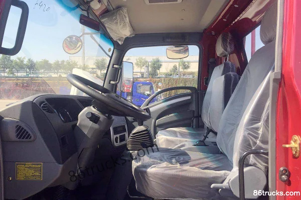 Tangjun Ouling T7 Series Sudakechuang Edition 156 hp 4X2(6 wheels) 4.1m Single Row Flatbed Light Truck (8-speed) Cab (2) | 86Trucks