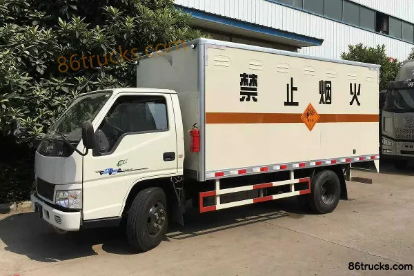 JMC Shunda Narrow Body 116hp 4X2(6 wheels) 4.25m Explosive Material Transport Truck (Zhongchang Brand) Exterior (2) | 86Trucks
