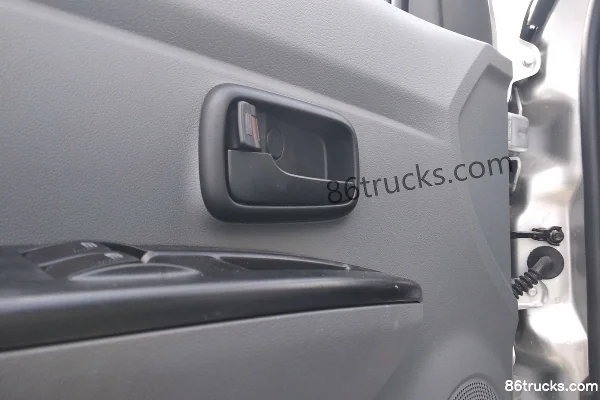 Foton Xiangling V1 1.2L 86hp 4X2(6 wheels) Gasoline 3.05m single-row van truck Cab (2) | 86Trucks
