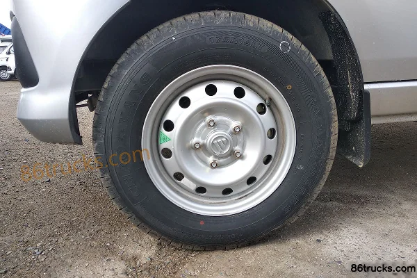 Foton Xiangling V1 1.2L 86hp 4X2(6 wheels) Gasoline 3.05m single-row van truck Chassis (2) | 86Trucks